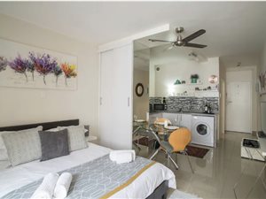 Studio Apartment in Foreshore
