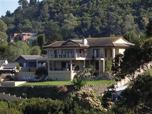 4 Bed House in Upper Old Place