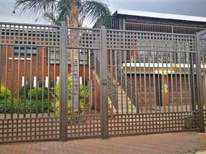 4 Bed House in Laudium