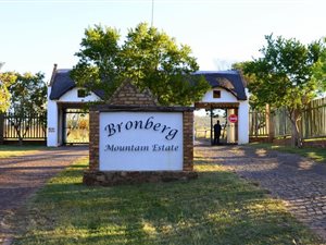 4 ha Land available in Bronberg