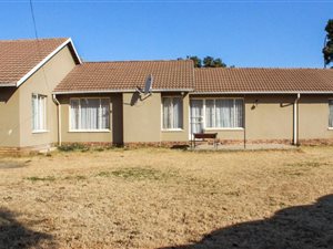 4 Bed House in Sherwood Gardens