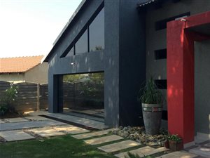 5 Bedroom House in Sherwood Gardens