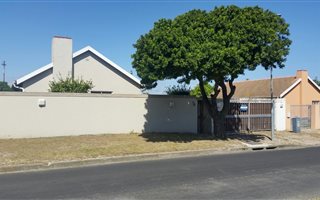 3 Bedroom House in Kensington