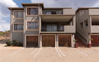 3 Bedroom Apartment in Winchester Hills