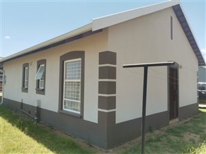 3 Bed House in Raceway