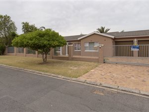 5 Bed House in Klein Nederburg