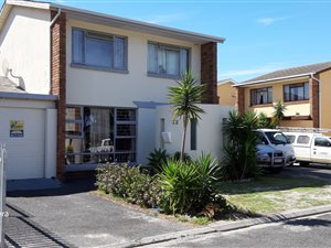 4 Bed Townhouse in Parow North