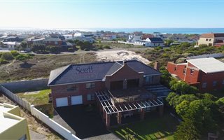 6 Bedroom House in Struisbaai
