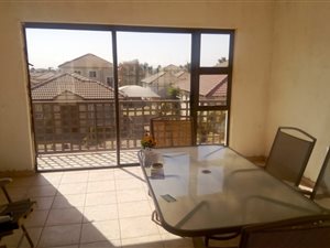 5 Bed House in Akasia