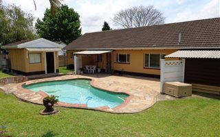 3 Bedroom House in Bisley