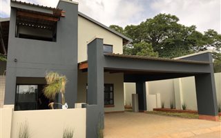 2 Bedroom House in Waterkloof
