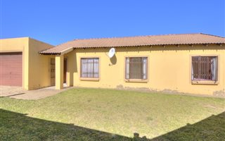 3 Bedroom Cluster in Mohlakeng