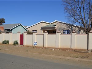 3 Bed House in Komani Park