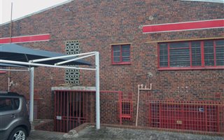 900 m² Industrial space in Delville