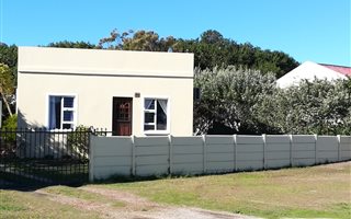 2 Bedroom House in Gansbaai and surrounds