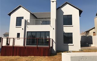 4 Bedroom House in Country View Estate