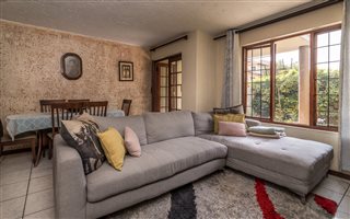 3 Bedroom Apartment in Bryanston West