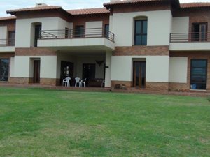 5 Bed House in Mooikloof Equestrian Estate