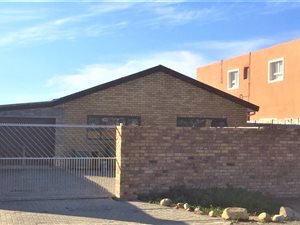 3 Bed House in Strand Central