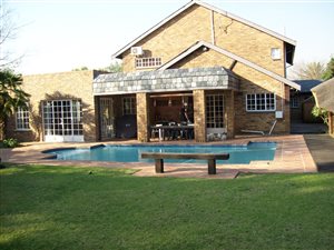 4 Bedroom House in Alphen Park