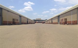 1800 m² Commercial space in Waltloo