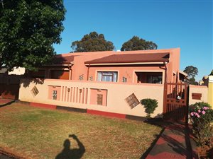 3 Bed House in Zakariyya Park