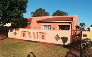 3 Bedroom House in Zakariyya Park