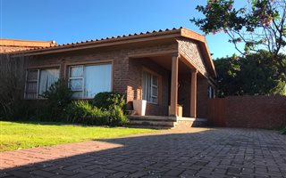 4 Bedroom House in Vredenburg