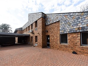 561 m² Commercial space in Paulshof