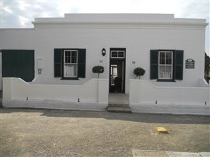2 Bedroom House in Graaff Reinet