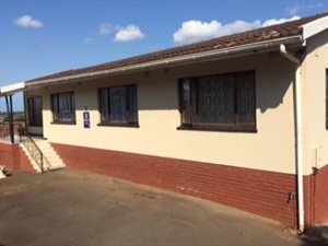 8 Bed House in Isipingo Rail