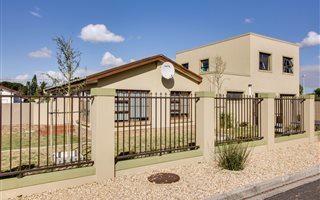 3 Bedroom House in Protea Heights