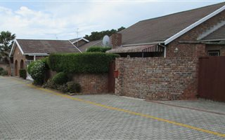 2 Bedroom Cluster in Broadwood