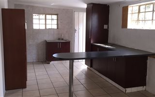 3 Bedroom Garden Cottage in Elma Park
