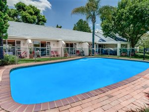 6 Bed House in Robin Hills