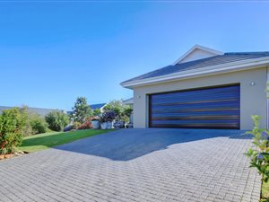 3 Bed House in Kraaibosch