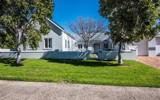 4 Bedroom House in Steenberg Estate