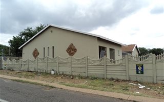 3 Bedroom House in Jan Niemand Park