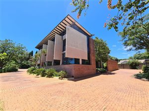 700 m² Commercial space in Lynnwood