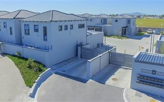3 Bedroom Duplex in Parklands North
