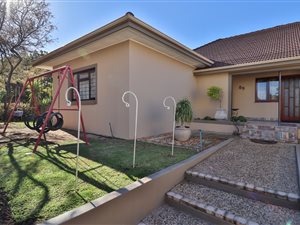 4 Bed House in Strand North