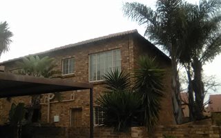 2 Bedroom Duplex in Wilgeheuwel