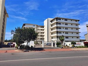 3 Bed Apartment in Amanzimtoti