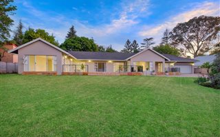 6 Bedroom House in Bryanston East