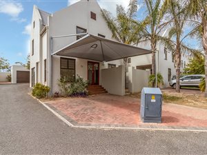4 Bed Townhouse in Stellenbosch Central