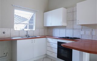 3 Bedroom Apartment in Grobler Park