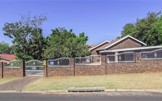 3 Bedroom House in Geelhoutpark