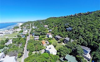 930 m² Land available in Keurboomstrand