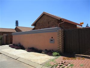 3 Bed House in Protea North