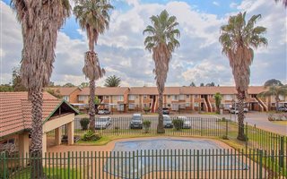 1 Bedroom Townhouse in Glen Marais